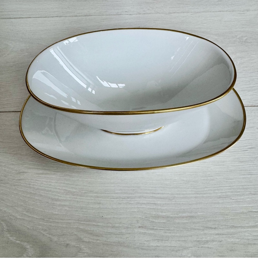 Rosenthal Germany Bettina porcelain gravy boat w attached underplate gold trim